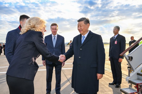 12313609321013948240